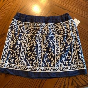 Hinge embroidered skirt